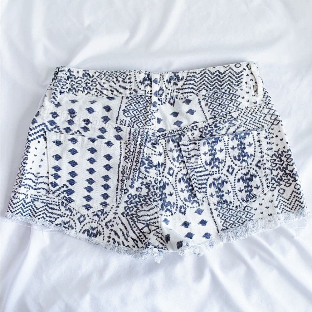 Pattern Shorts - Picture 2 of 3